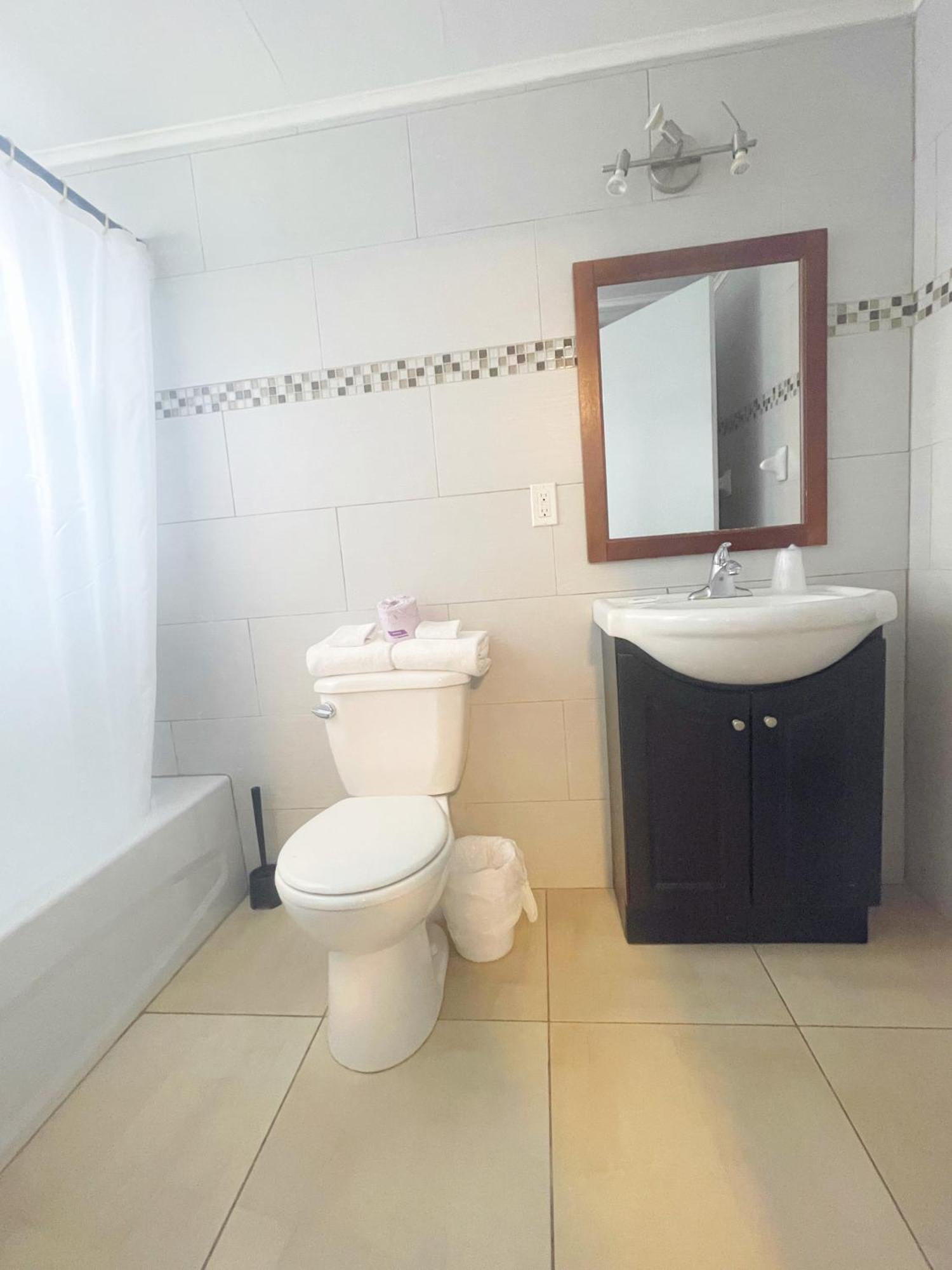 Motel Grande Ile Салаберри-де-Валлифилд Экстерьер фото